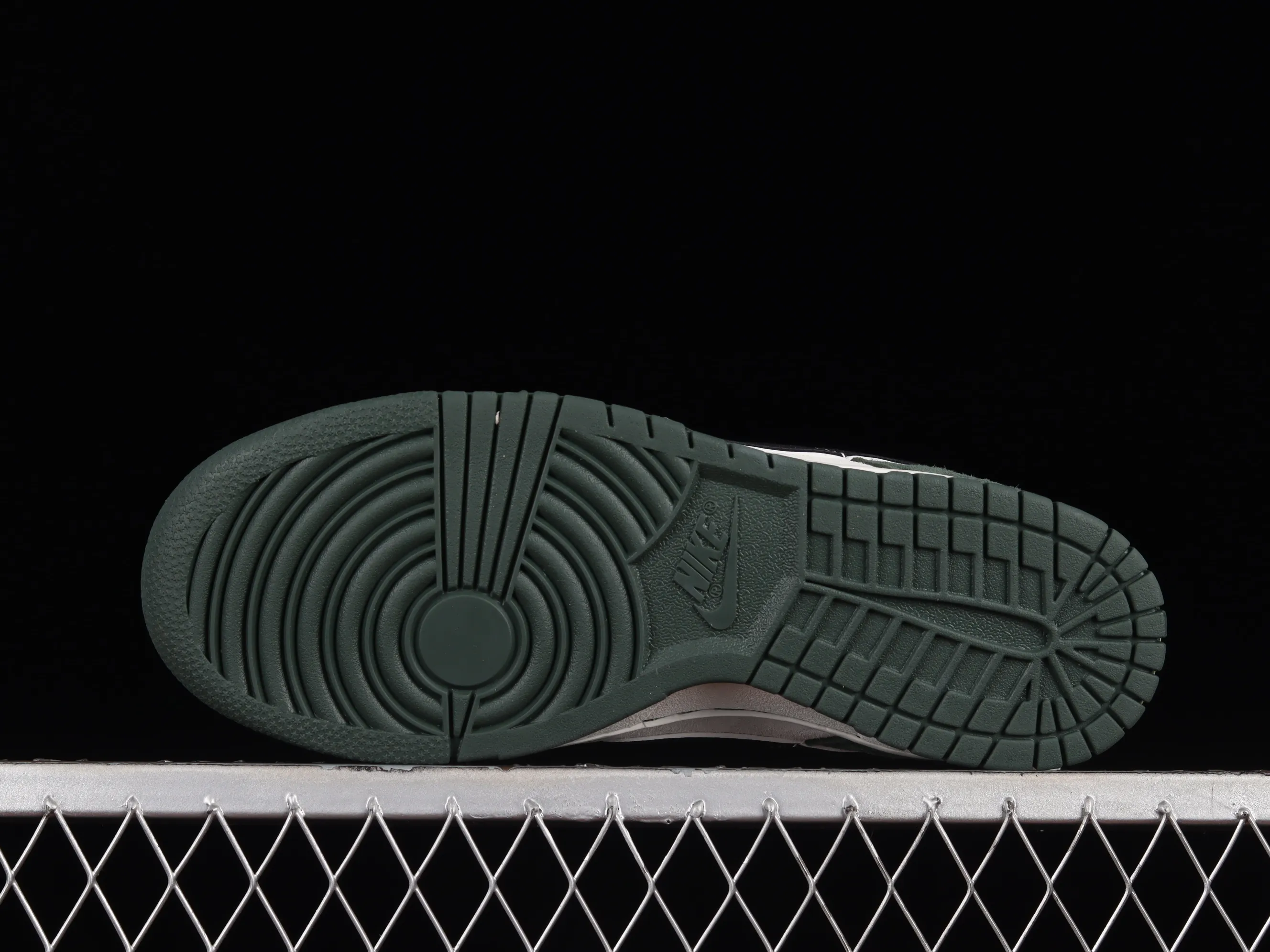 All Categories Nk SB Dunk Series Nk SB Dunk Low Low-top sneakers Otomo Katsuhiro x Nk SB Dunk Low "Steamboy OST" Creative customization collaboration Otomo Katsuhiro joint SB low-top sports and leisure sneakers LF0068-001